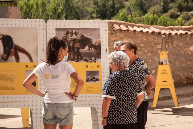 La exposición ¿Goya en un hospital? visitó el pueblo de Las Parras de Martín (Teruel) en verano de 2021